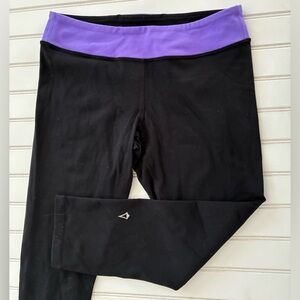 IVIVVA by LULULEMON girls size 14
black leggings